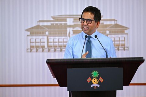 Bank in viyafaari thakah vikki dollar ithuru, Viyafaari thah dhanee rangalhuvamun: Saeed