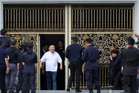Thailand ge kureege boduvazeeru Thaksin Shinawatra jalun minivanvejje