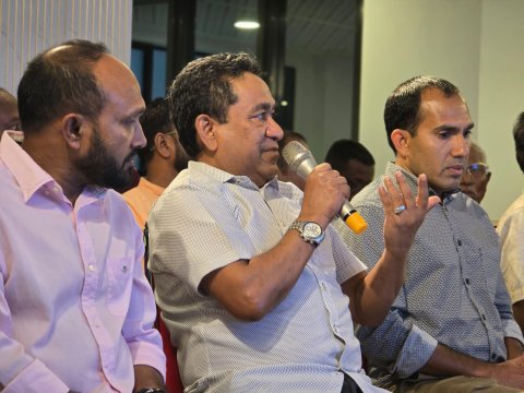 2 Raeesunnaa eku mashvaraa kuran ninmee gaumuge maslahathugai: Yameen