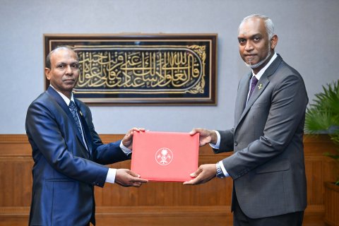Corruption ge thuhumathu thakeh kurevey Naseer ah JSC ge memberkan dheefi
