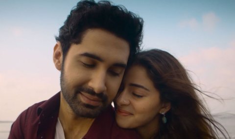 Laksh aai Ananya ge 