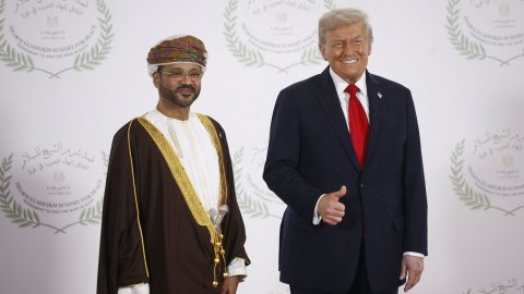 Iran ah vaagiverivaanama Oman govaalaane kamuge inzaaru Trump dheefi