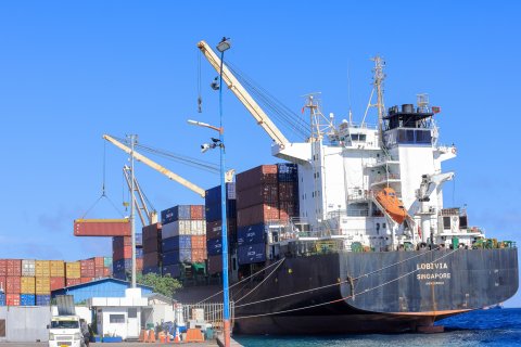 Baaj akun container thakeh kandah vettifai vaathee dhathuruverin samaaluvaan angaifi