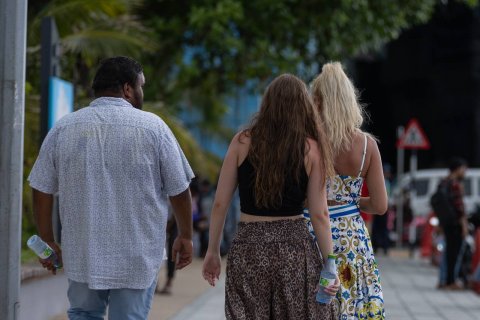 Nivaakan kudakoh hedhun alhaigen ulhey bidheyseennah fiyavalhu alhaane kamuge inzaaru
