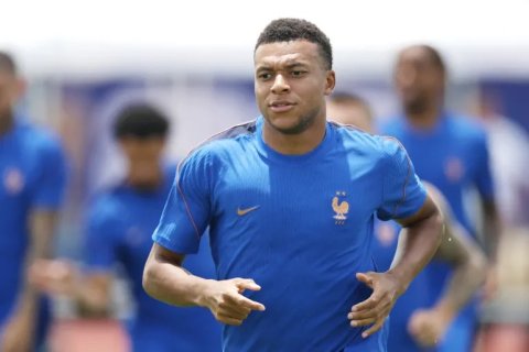 Mbappe fit, semi gai fennaane: Deschamps