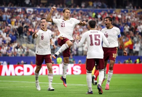 France in thahtah kuri ummeedhu spain in fun'du fun'du kollaifi