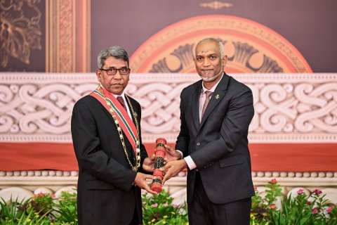Dhaulathuge emme mathee sharafu, nishaan izzudheenge izzaiy hatharu beyfulhakah