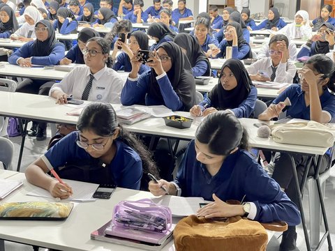 Mi aharuge A' Level imthihaanu ge natheejjaa dhoo kuran fashaifi