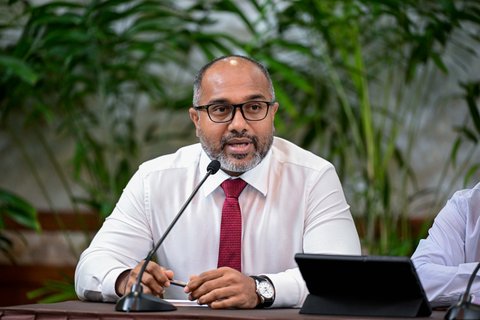 Kalhu baazaaru gai dollar vikkumugai resort chain adhi siyaasee baeh meehun!