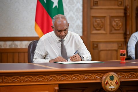 Falhu rah rah kuyyah dhookurumuge hurihaa baareh Raees ah