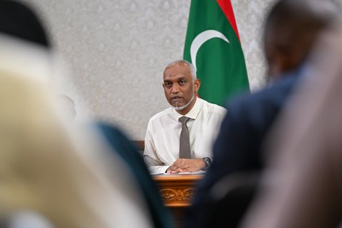 Resort thakuge verinnah Raees: resort thakugai dhaulathuge haggeh vey, dhacheh ves nuvaane