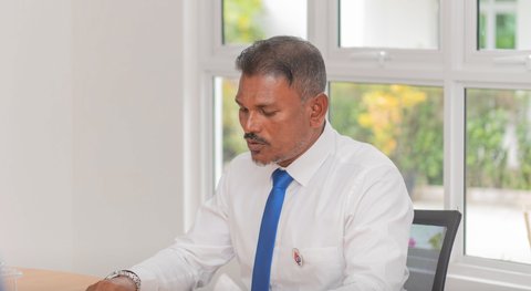 Thinadhoo city ge mayor Saudhu ge gon'di gelley fadha dhauvaa thakeh ufulaifi
