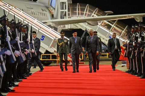 Malaysia ge boduvazeeru Anwar rasmee dhathurufulheh gai raajje vadaigenfi