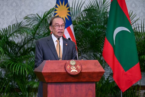 Raajje in theyo feneytho belumah Petronas aa eku mashvaraa kuraanan: Anwar