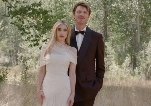 Emma Roberts aai Cody John ge kaiveneege enme furathama photo thah aanmu kohfi