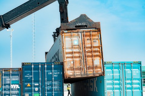 Container thah clear kurumuge masaikah thah thilafushi cargo terminal gai fashaifi